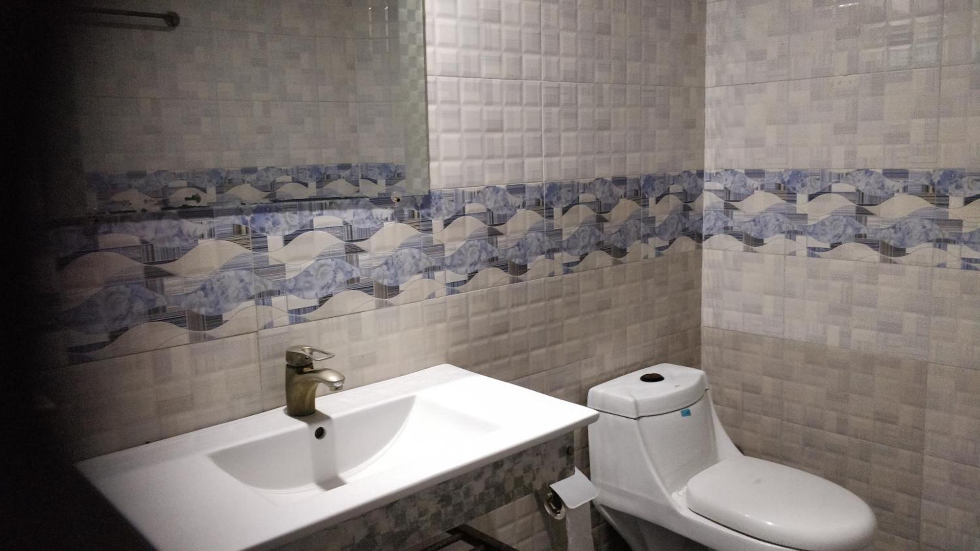 Quick Continental Hotel - Jail Road Lahore Phòng bức ảnh
