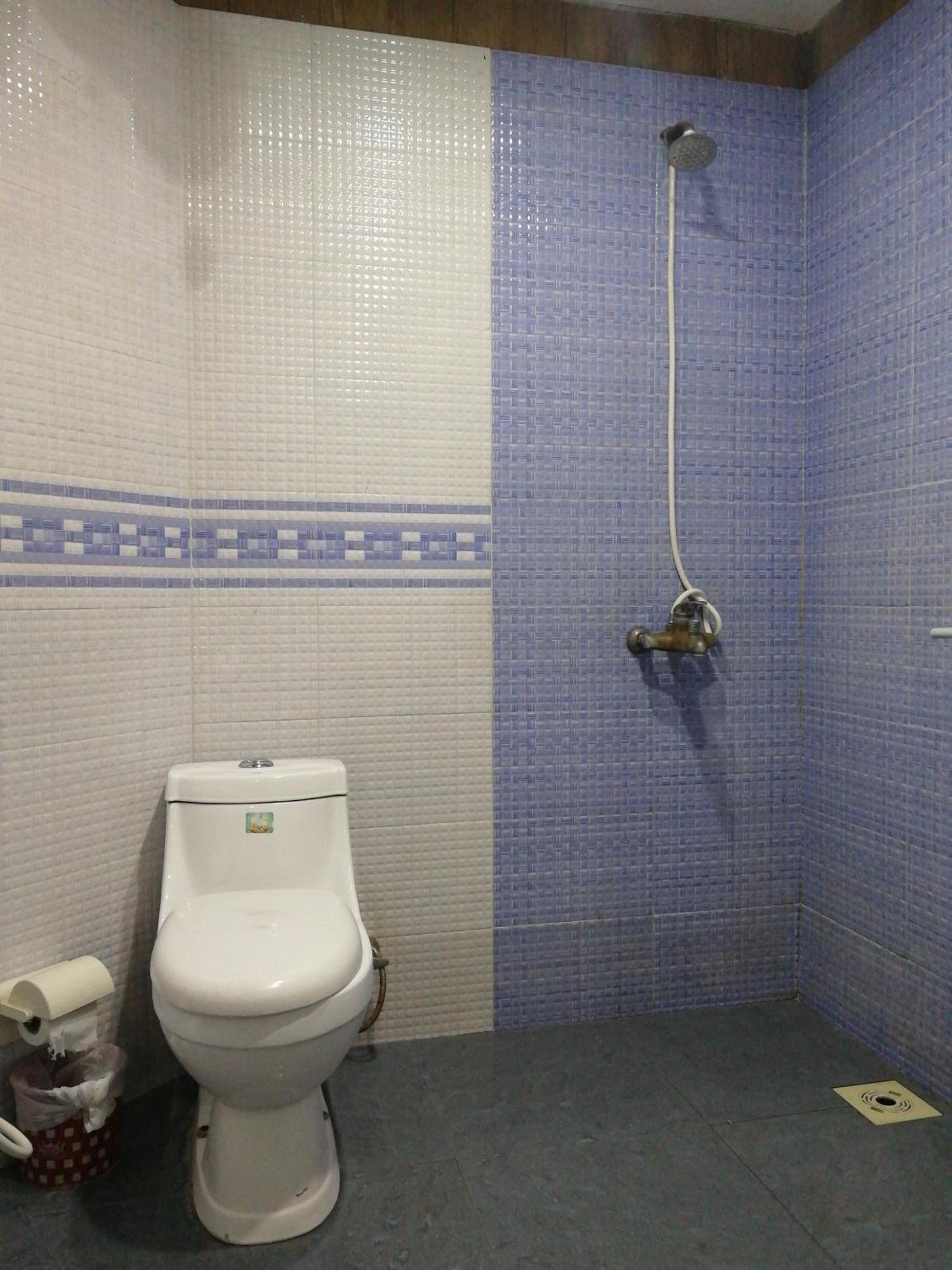 Quick Continental Hotel - Jail Road Lahore Phòng bức ảnh